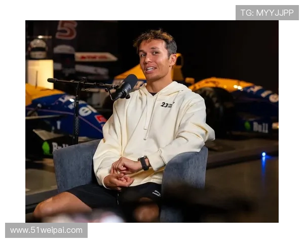 Aleeex! ️现场直击：邂逅阿尔本车迷的熊猫头盔热潮(1)